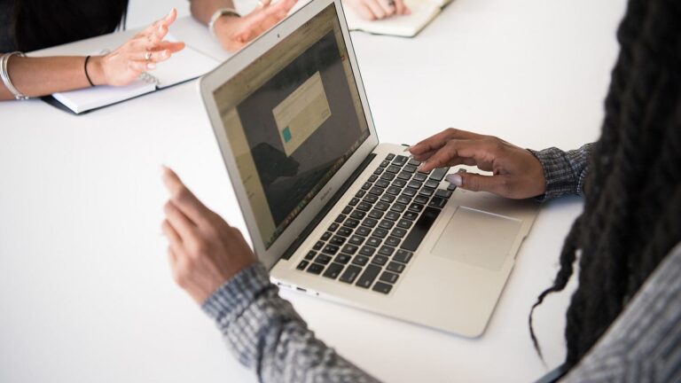 انواع مختلف نمونه ایمیل به زبان آلمانی